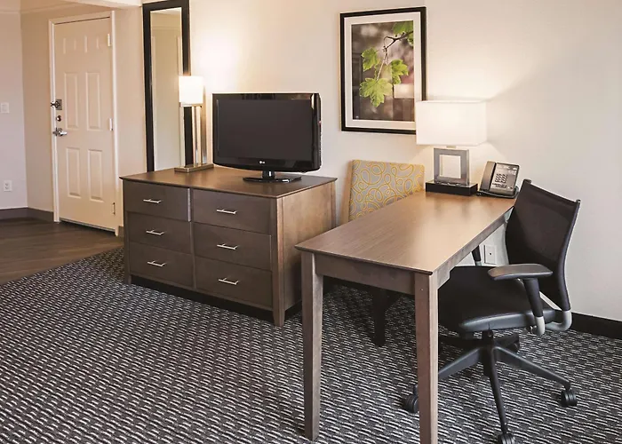 La Quinta By Wyndham Worth View Hotel