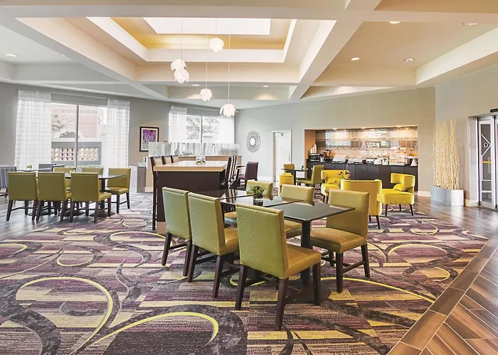 La Quinta By Wyndham Worth View Hotel