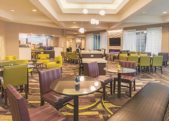La Quinta By Wyndham Worth View Hotel