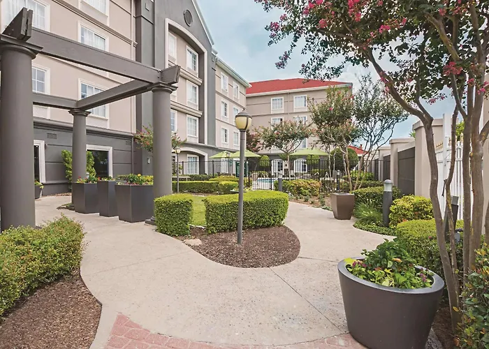 La Quinta By Wyndham Worth View Hotel