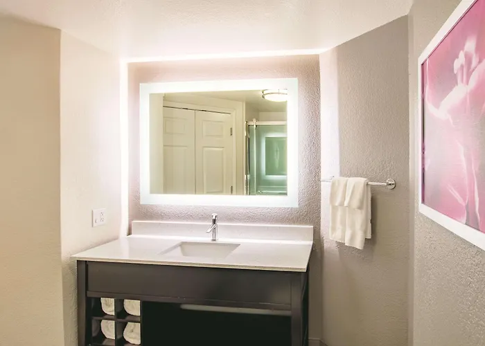 La Quinta By Wyndham Worth View Hotel